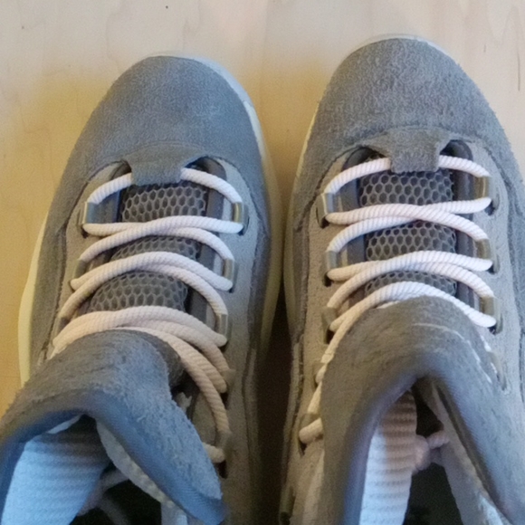 ***SOLD***Reebok Question sneakers/A.I's..wolf grey - Picture 6 of 8